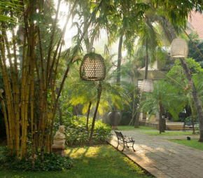 Гостиница Bumi Surabaya City Resort  Сурабайа